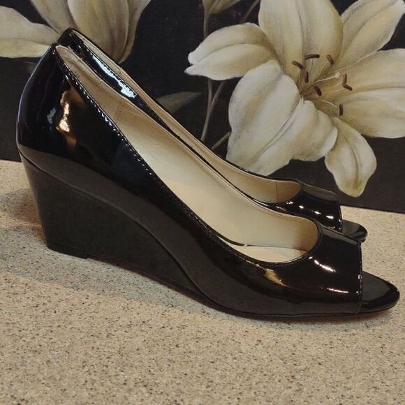 👍 Liz Claiborne Black Wedges Size 6.5.   A12 - Picture 1 of 7